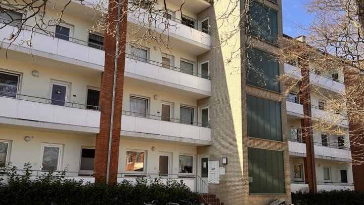 Helle 2 -Zimmer + 2 halbe Zimmer mit Balkon in Uni-Nähe