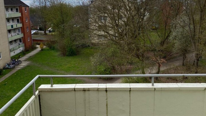 Helle 2 -Zimmer + 2 halbe Zimmer mit Balkon in Uni-Nähe