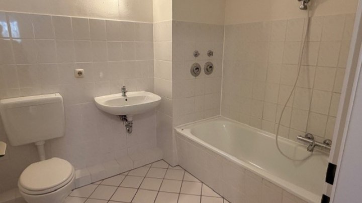 Eine Kaltmiete geschenkt! Mit WBS: 2-ZW mit Balkon, Einsteinstr. 19, Brunsbüttel - Otto Stöben GmbH