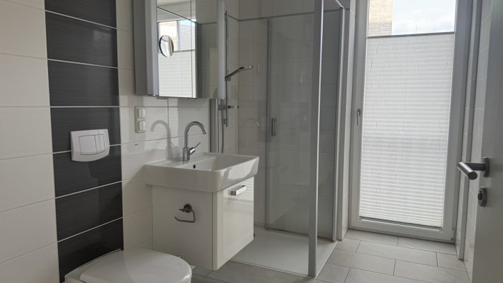 Moderne 2-Zimmer-Eigentumswohnung mit offener Küche und Tiefgarage nahe Exerzierplatz