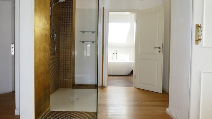 KIEL-BLÜCHERPLATZ: 4-Zimmer-Wohnung über 2 Ebenen (4. +5. OG) mit 2 Balkonen (ohne Fahrstuhl)