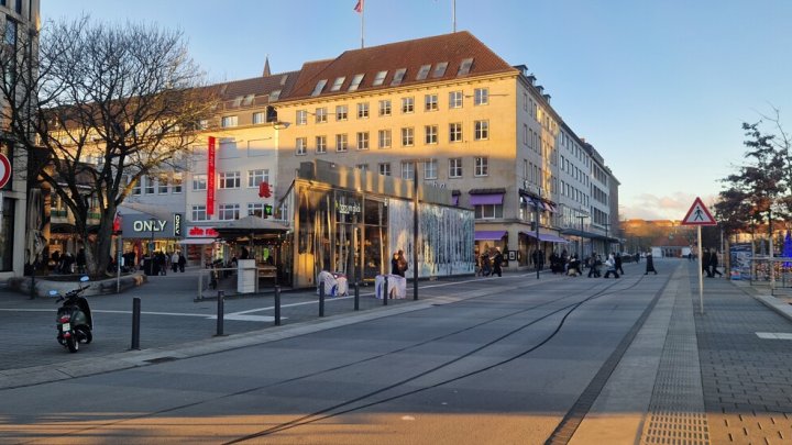 Moderne Gastrofläche am Bootshafen in Kiel! OTTO STÖBEN!
