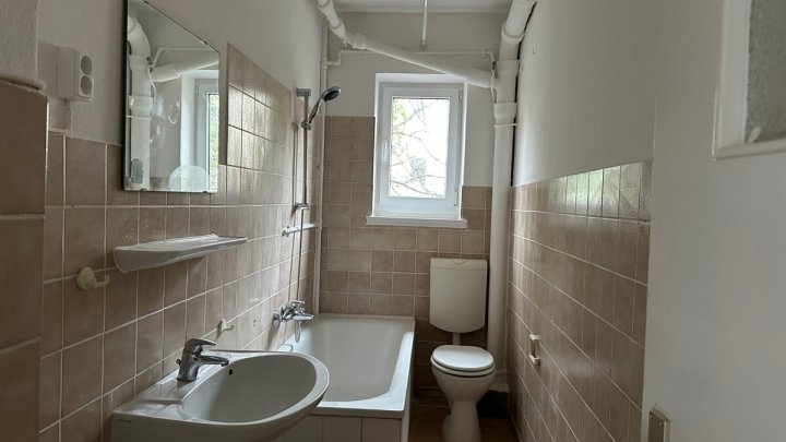 Frisch renovierte 2,5-Zimmerwohnung in der Augustenstr. 52 in  Kiel zu vermieten! Otto Stöben GmbH