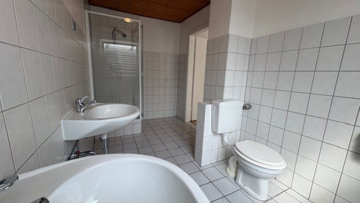 Mehrfamilienhaus 4 Wohneinheiten 4 Garagen in Glückstadt und ein echtes maritimes Kleinod nahe des

Binnenhafens, mitten in der Stadt