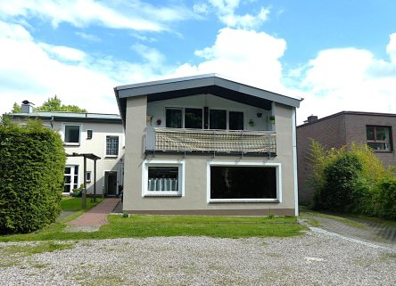 Hinterhaus mit Wohnung