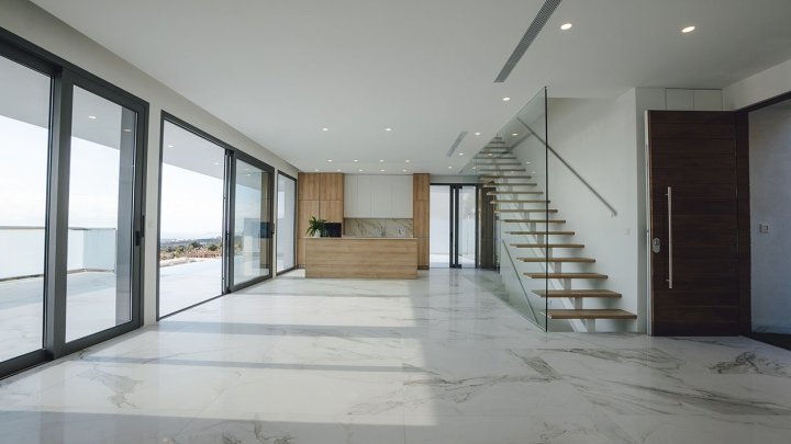 Luxusvilla für höchste Ansprüche mit 4 Schlafzimmern, Garage, Privatpool und Meerblick