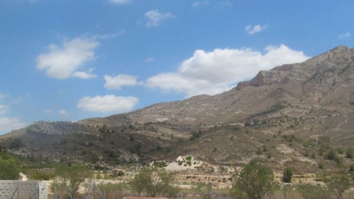 Grundstück mit schönem Ausblick bei Tibi