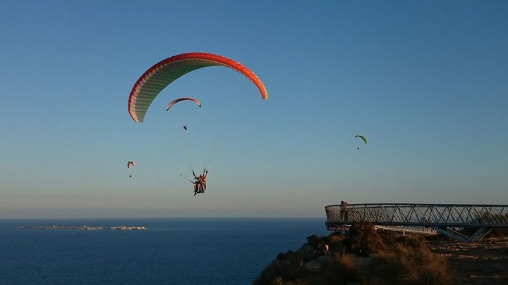 Exklusive Wohnungen mit 3 Schlafzimmern, Meerblick, Klimaanlage und Gemeinschaftspool nur ca. 800 m vom Strand