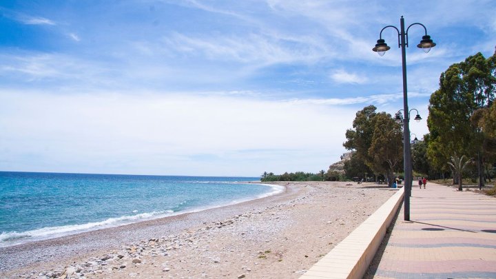 Wunderschöne Wohnungen mit 3 Schlafzimmern und Meerblick in Wohnanlage mit Außen- sowie beheiztem Innenpool nur 300 m vom Strand
