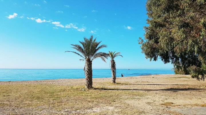 Wunderschöne Maisonette-Wohnungen mit 3 Schlafzimmern und Meerblick in Wohnanlage mit Außen- sowie beheiztem Innenpool nur 300 m vom Strand