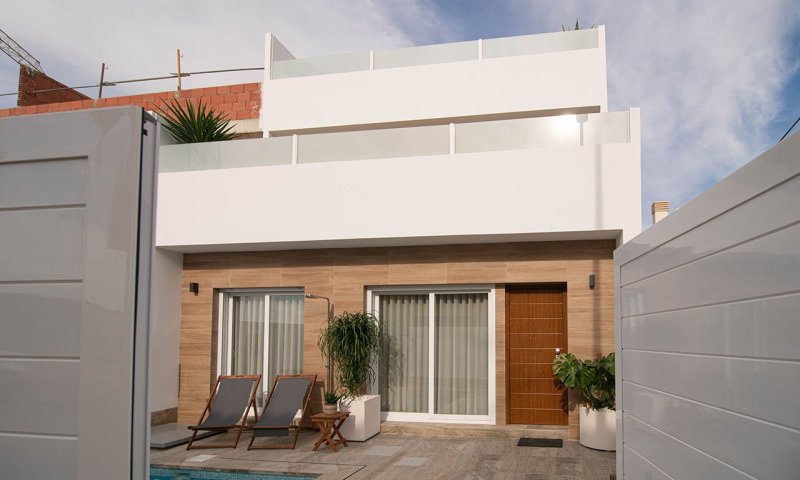 Reihenhäuser mit 3 Schlafzimmern, 2 Bädern, Dachterrasse und Privatpool