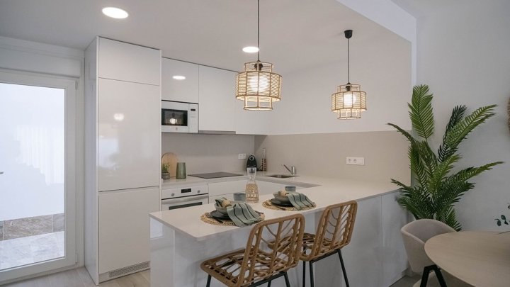 Reihenhäuser mit 3 Schlafzimmern, 2 Bädern, Dachterrasse und Privatpool