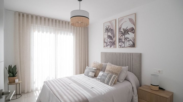 Reihenhäuser mit 3 Schlafzimmern, 2 Bädern, Dachterrasse und Privatpool
