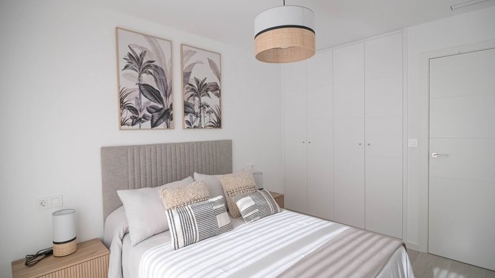 Reihenhäuser mit 3 Schlafzimmern, 2 Bädern, Dachterrasse und Privatpool