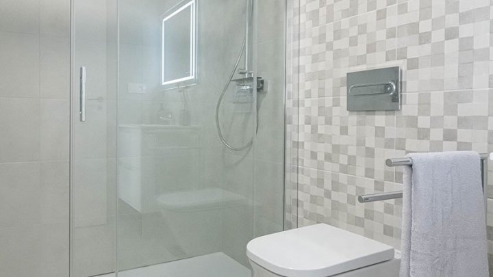 Reihenhäuser mit 3 Schlafzimmern, 2 Bädern, Dachterrasse und Privatpool