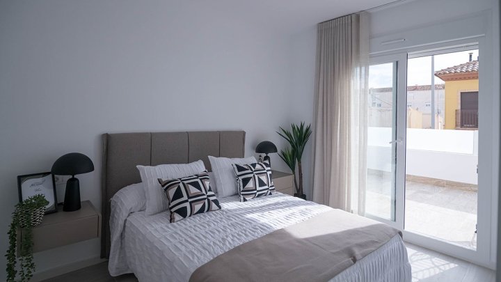 Reihenhäuser mit 3 Schlafzimmern, 2 Bädern, Dachterrasse und Privatpool