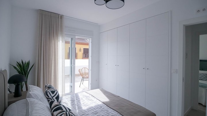 Reihenhäuser mit 3 Schlafzimmern, 2 Bädern, Dachterrasse und Privatpool