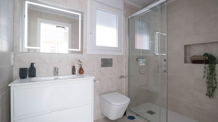 Reihenhäuser mit 3 Schlafzimmern, 2 Bädern, Dachterrasse und Privatpool
