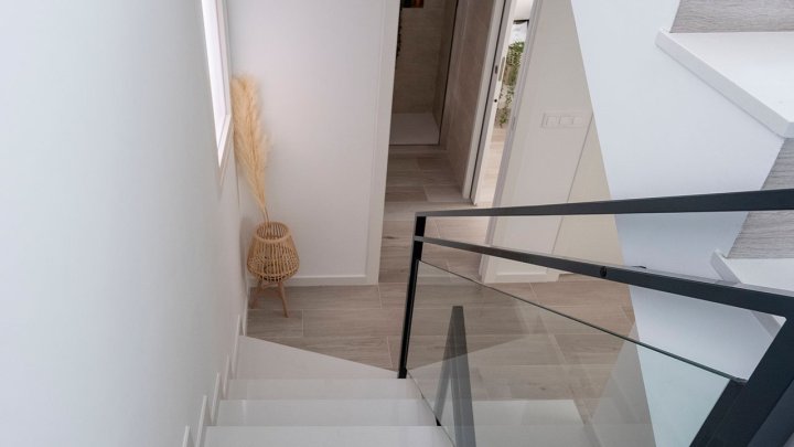 Reihenhäuser mit 3 Schlafzimmern, 2 Bädern, Dachterrasse und Privatpool