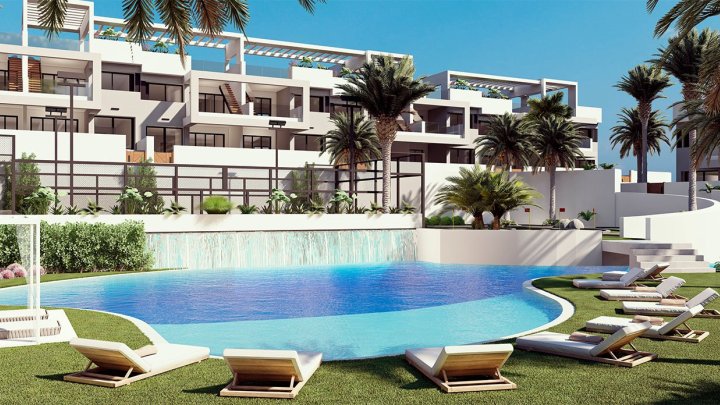 Erdgeschoss-Wohnungen mit 2 Schlafzimmern, 2 Bädern, 2 Terrassen, optionalem Tiefgaragenstellplatz und Gemeinschaftspool