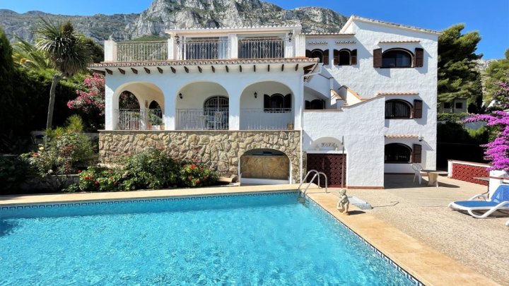 Traumhaftes Haus am Montgo mit grandiosem Meerblick, Pool und Garage