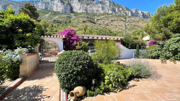 Traumhaftes Haus am Montgo mit grandiosem Meerblick, Pool und Garage