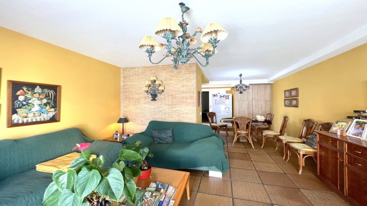 4 Schlafzimmer Villa mit XXL großer Sonnenterasse, großer Pool, BBQ-Haus mit einer Sommerküche, Garten mit Obstbäumen