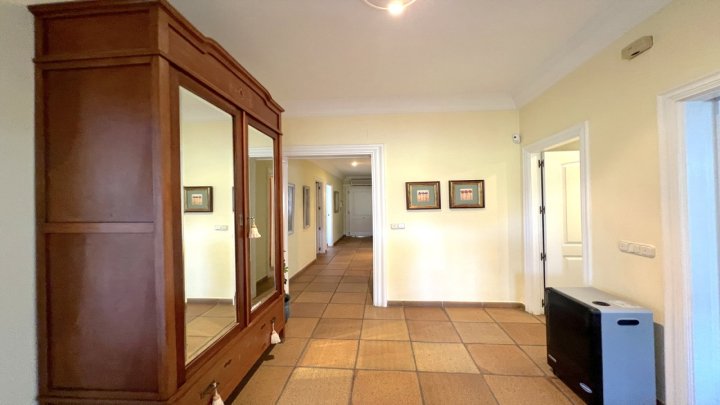 4 Schlafzimmer Villa mit XXL großer Sonnenterasse, großer Pool, BBQ-Haus mit einer Sommerküche, Garten mit Obstbäumen