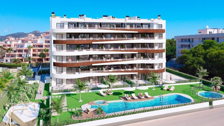 Appartements mit 3 Schlafzimmern, Fußbodenheizung in Bädern, Klimaanlage und Gemeinschaftspool nur 700 m vom Strand