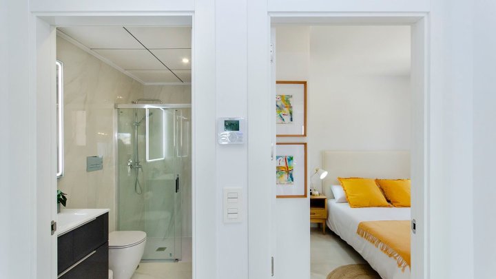 Villen mit 3 Schlafzimmern, 3 Bädern und Privatpool in einer Golfanlage