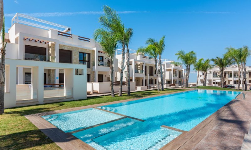 Sehr schöne Erdgeschoss-Wohnungen mit 2 Schlafzimmern, 2 Badezimmern und 2 Gemeinschaftspool