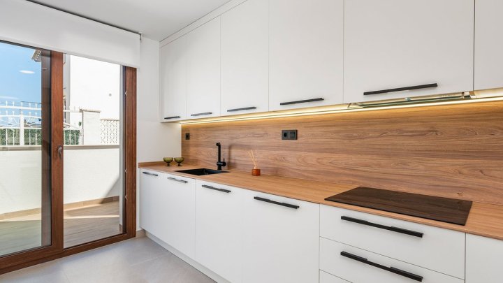 Sehr schöne Erdgeschoss-Wohnungen mit 3 Schlafzimmern, 2 Badezimmern und 2 Gemeinschaftspool